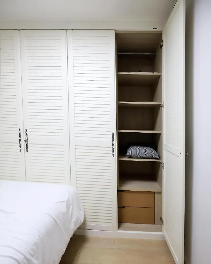 Modern 2 Bedroom 2 Bed 1-Bathroom Apartment For Rent In Gangnam Seou Szöul